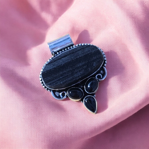 Black Raw Tourmaline & Onyx Pendant Necklace Handmade 925 Sterling Silver Plated - Picture 3 of 9